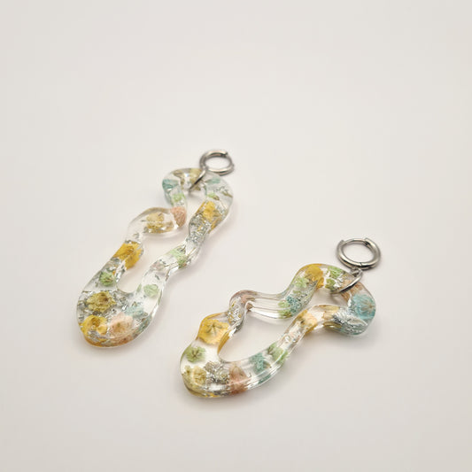 Eternal Spring Asymmetric Organic Oorbellen