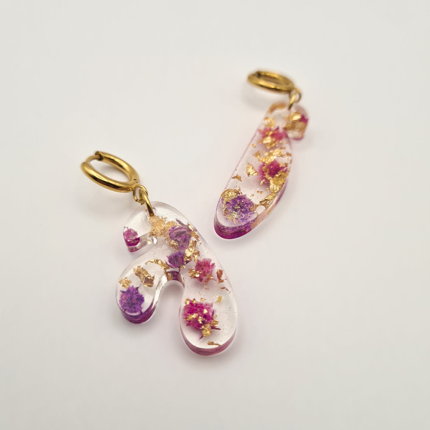 Violet Amsterdam Mini Asymmetric Organic Oorbellen
