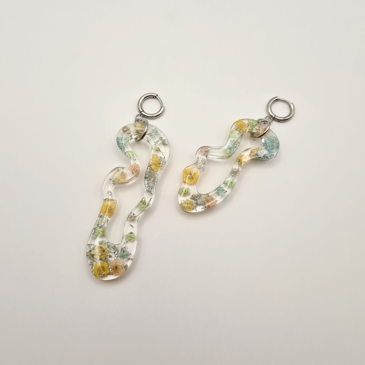 Eternal Spring Asymmetric Organic Oorbellen