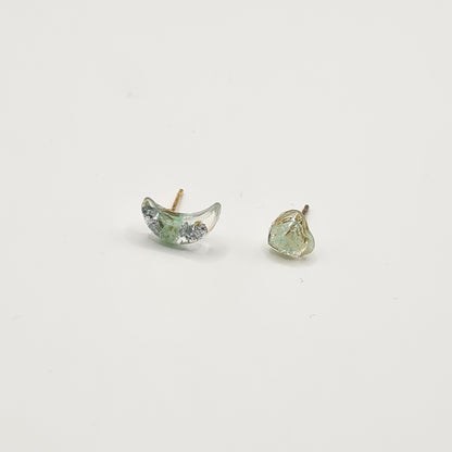 Hand Dyed Hellendoorn Moon & Heartbeat Stud Oorbellen