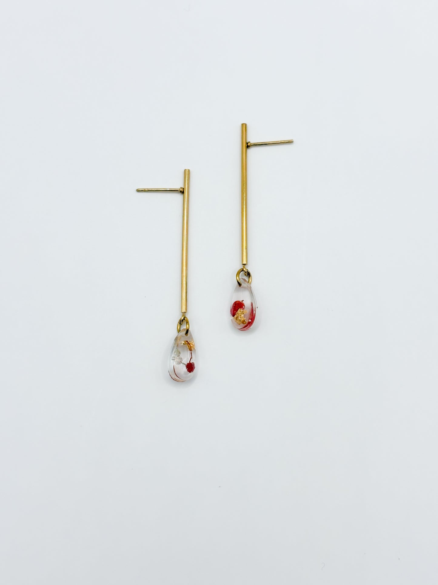 Mon Chéri Linear Mini Teardrop Earrings