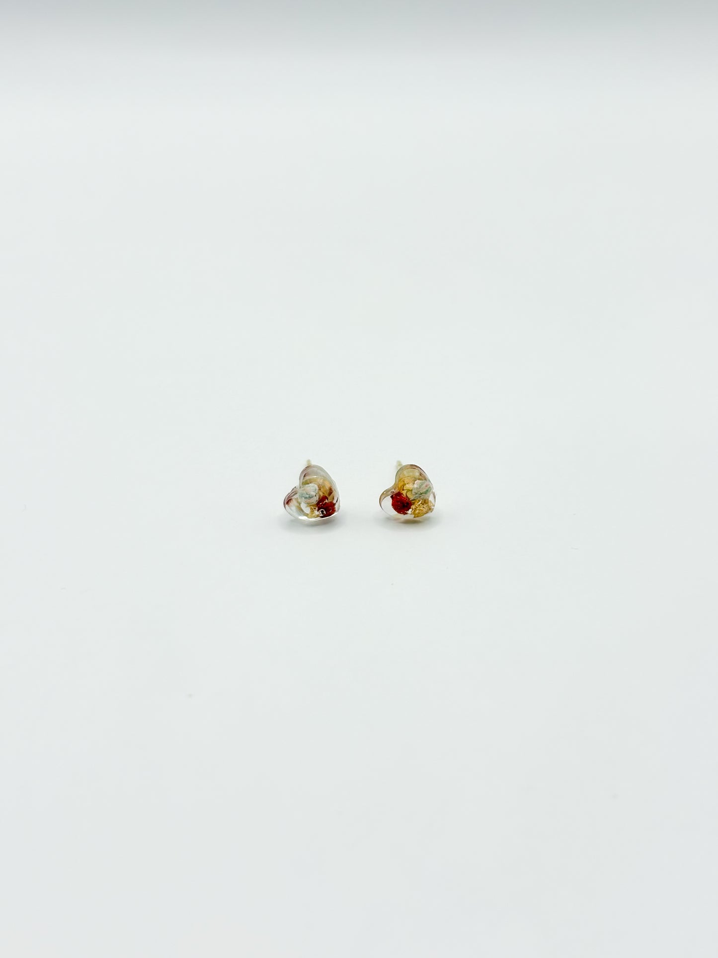 Mon Chéri Mini Heartbeat Stud Earrings